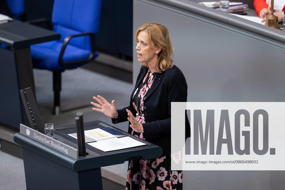 GER, Berlin, 93rd session of the German Bundestag in the plenary hall of the Reichstag building. Karin Prien, Federal Minister of Education, Family, Senior Citizens, Women, and Youth, stands at the lectern and speaks.