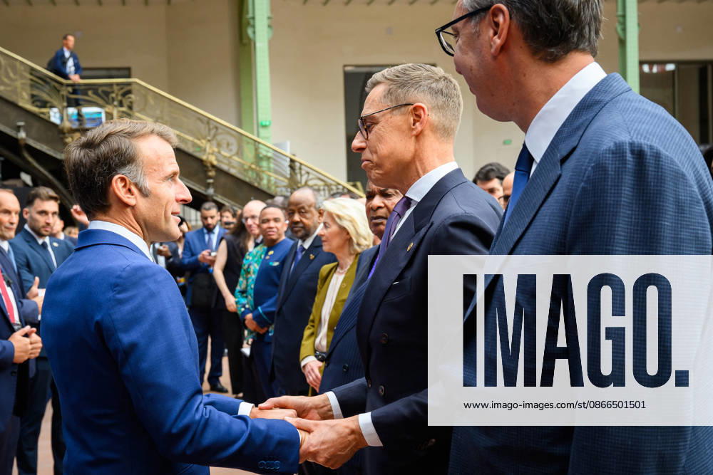SIE International Space Summit - Paris French President Emmanuel Macron, greets Alexander Stubb, President of Finland, during the International Space Summit at Grand Palais in Paris, France on April 14, 2026. Photo by Eric Tschaen Pool ABACAPRESS.COM Paris IDF France