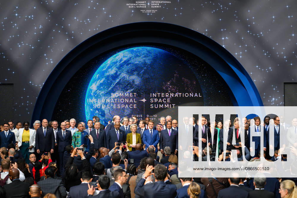 SIE International Space Summit - Paris French President Emmanuel Macron attends the International Space Summit surrounded by heads of state and delegations at the Grand Palais in Paris, France on April 14, 2026. Ursula von der Leyen, President of the European Commission, is among the attendees. Photo by Eric Tschaen Pool ABACAPRESS.COM Paris IDF France