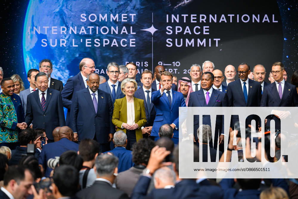 SIE International Space Summit - Paris French President Emmanuel Macron attends the International Space Summit surrounded by heads of state and delegations at the Grand Palais in Paris, France on April 14, 2026. Ursula von der Leyen, President of the European Commission, is among the attendees. Photo by Eric Tschaen Pool ABACAPRESS.COM Paris IDF France