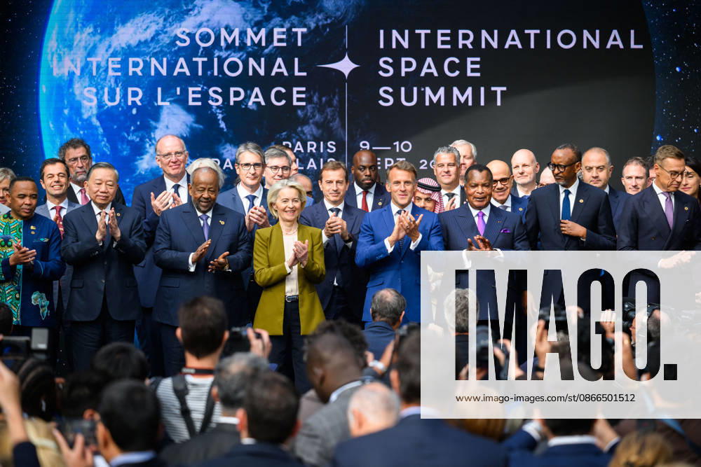 SIE International Space Summit - Paris French President Emmanuel Macron attends the International Space Summit surrounded by heads of state and delegations at the Grand Palais in Paris, France on April 14, 2026. Ursula von der Leyen, President of the European Commission, is among the attendees. Photo by Eric Tschaen Pool ABACAPRESS.COM Paris IDF France