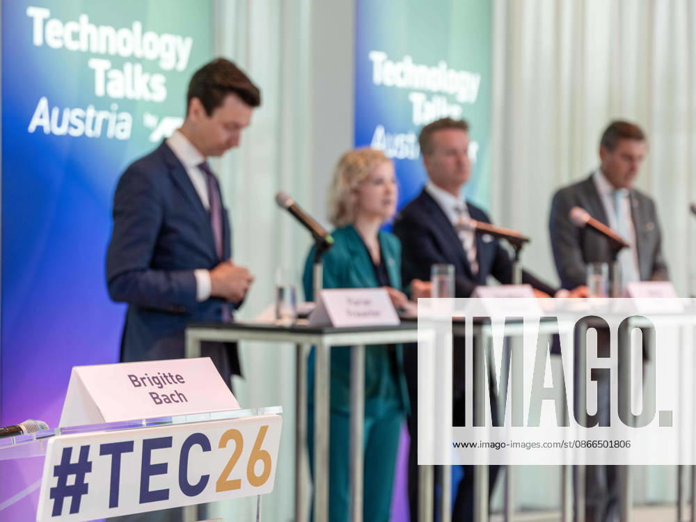 Press reception following the conference featuring Florian Frauscher, Section Chief at the Federal Ministry for Women, Science, and Research (BMWET); Eva Maria Holzleitner (SPÖ), Federal Minister for Women, Science, and Research; Georg Knill, President of the Federation of Austrian Industries an