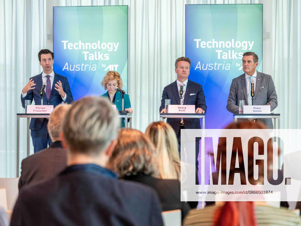 Press reception following the conference featuring Section Chief Florian Frauscher of the Federal Ministry for Women, Science, and Research (BMWET); Federal Minister for Women, Science, and Research Eva Maria Holzleitner (SPÖ); President Georg Knill of the Federation of Austrian Industries; and