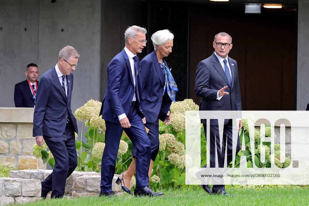 Berlin, GER Press conference of the European Central Bank (ECB), Christine Lagarde, President of the European Central Bank, today at the Bundesbank’s guest house in Berlin; Joachim Nagel, President of the Bundesbank; and Vice President Boris Vujcÿic on their way to the press conference