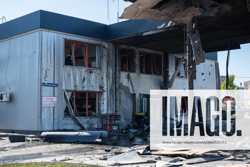 4 wounded in a Russian airstrike at a gas station in Kyiv KYIV, UKRAINE - SEPTEMBER 10: Aftermath of a Russian airstrike on a gas station in the Holosiivskyi district of Kyiv, Ukraine, on September 10, 2026. A Russian jet drone hit the gas station in Kyiv, severely damaging the building and injuring 4 people, 3 of whom were severely injured and required hospitalization. Danylo Antoniuk Anadolu Kyiv Ukraine. Editorial use only. Please get in touch for any other usage.