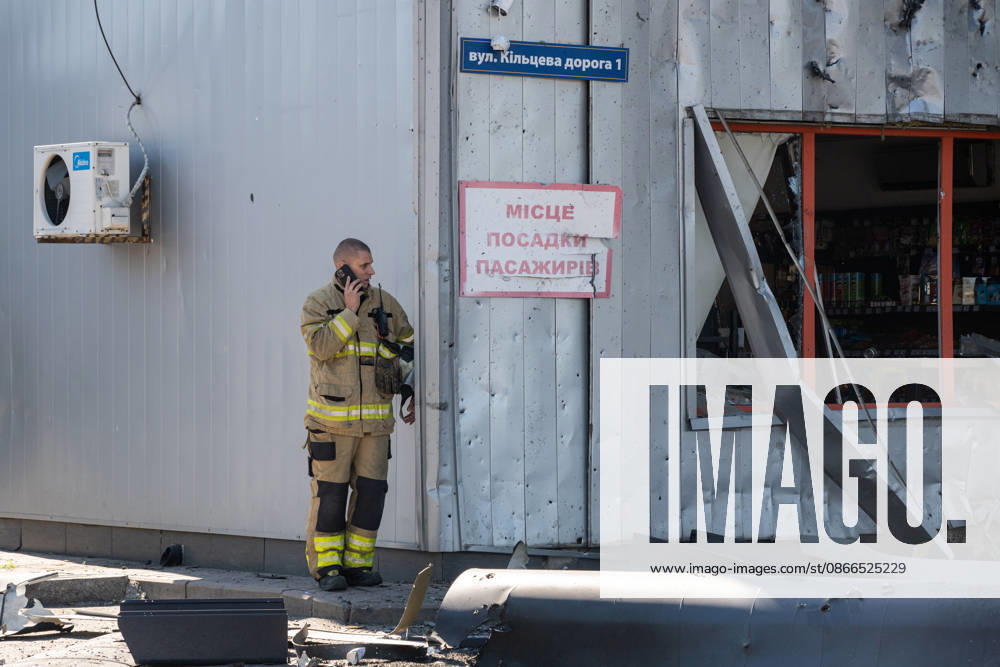 4 wounded in a Russian airstrike at a gas station in Kyiv KYIV, UKRAINE - SEPTEMBER 10: Aftermath of a Russian airstrike on a gas station in the Holosiivskyi district of Kyiv, Ukraine, on September 10, 2026. A Russian jet drone hit the gas station in Kyiv, severely damaging the building and injuring 4 people, 3 of whom were severely injured and required hospitalization. Danylo Antoniuk Anadolu Kyiv Ukraine. Editorial use only. Please get in touch for any other usage.