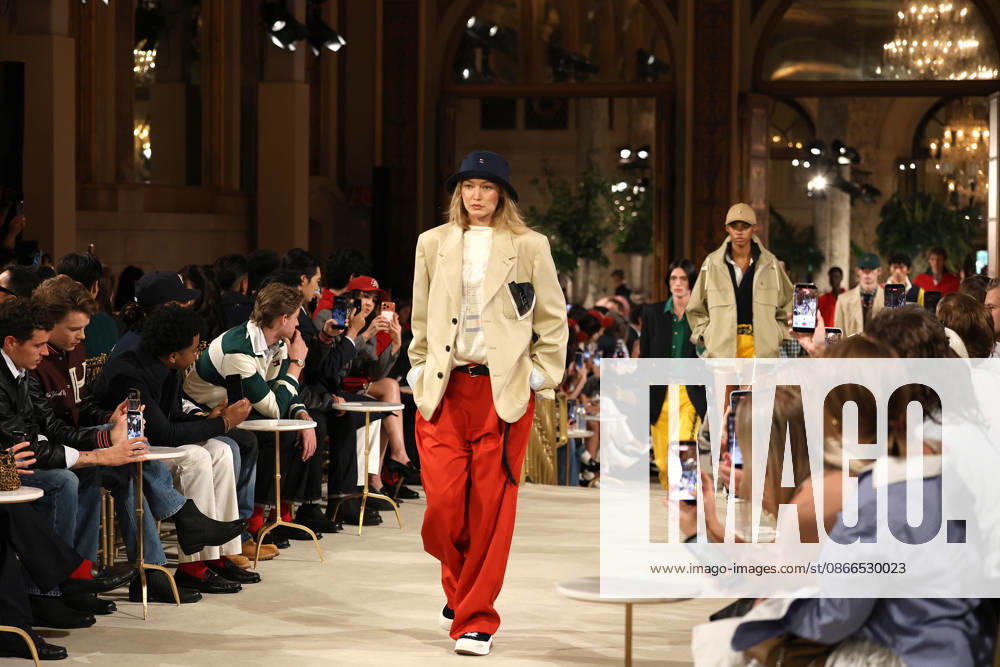 Model Gigi Hadid is wearing a design by American designer Tommy Hilfiger at Fashion Week at the Plaza Hotel in New York, United States, 10 September 2026. Tommy Hilfiger returns to New York Fashion Week with a show that singer Taylor Swift and her husband, football player Travis Kelce, are rumored to attend, as their dog appears in the brand s campaign. New York Fashion Week kicks off with about 70 runway shows and a ban on animal fur !ACHTUNG: NUR REDAKTIONELLE NUTZUNG!