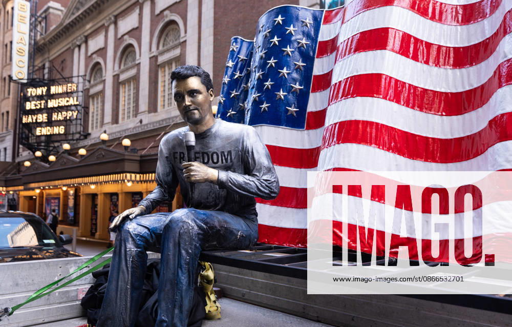 Statue of Charlie Kirk unveiled in New York s Times Square NEW YORK, UNITED STATES - SEPTEMBER 10: A statue of conservative activist Charlie Kirk is temporarily unveiled at the Times Square in New York City, United States, on September 10, 2026. Clashes break out as a march led by Jake Lang moves through Times Square, drawing supporters and protesters. Lokman Vural Elibol Anadolu New York United States. Editorial use only. Please get in touch for any other usage.
