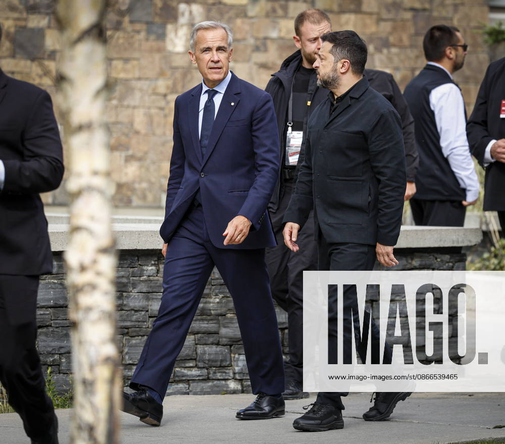 Prime Minister Mark Carney, left, and President of Ukraine Volodymyr Zelenskyy, walk in Banff, Alta., Thursday, Sept. 10, 2026. Banff CANADA - ZUMAc35_ 20260910_zaf_c35_123