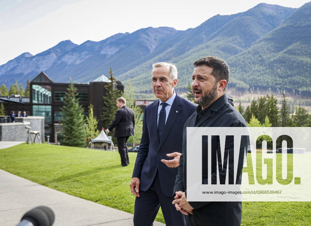 Prime Minister Mark Carney, left, and President of Ukraine Volodymyr Zelenskyy, speak to the media in Banff, Alta., Thursday, Sept. 10, 2026. Banff CANADA - ZUMAc35_ 20260910_zaf_c35_125