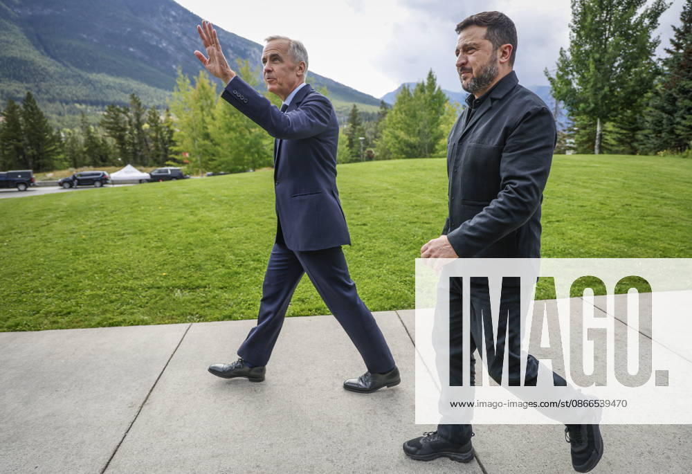 Prime Minister Mark Carney, left, and President of Ukraine Volodymyr Zelenskyy, walk in Banff, Alta., Thursday, Sept. 10, 2026. Banff CANADA - ZUMAc35_ 20260910_zaf_c35_126