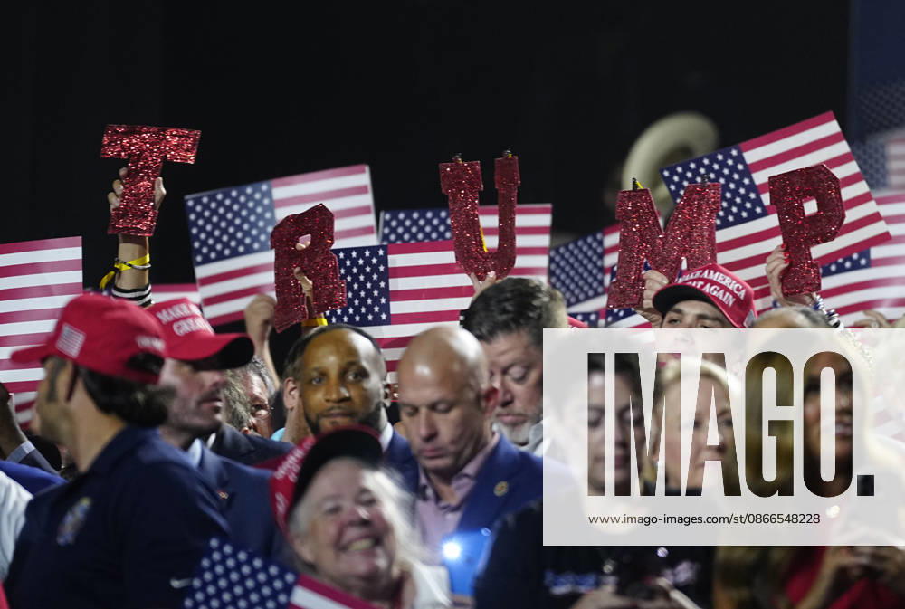 Delegates hold up letters reading TRUMP as Vice President JD Vance makes a keynote address during the second night of the Republican midterm convention at the American Airlines Center in Dallas, Texas, on Thursday, September 10, 2026. DAL20260910935 BONNIExCASH
