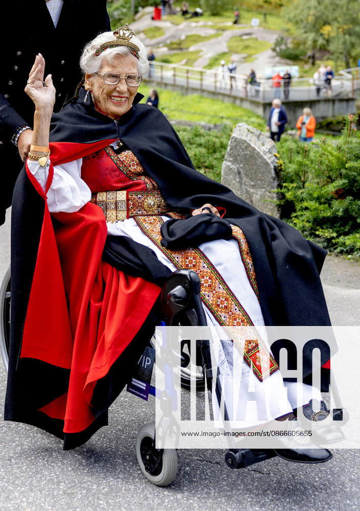 Prinzessin Astrid von Norwegen ist tot 31-08-2024 Norway Princess Astrid Mrs Ferner arriving at Hotel Union on Vinjevollen in Geiranger after the wedding of Princess Martha Louise and American Shaman Durek. Â
