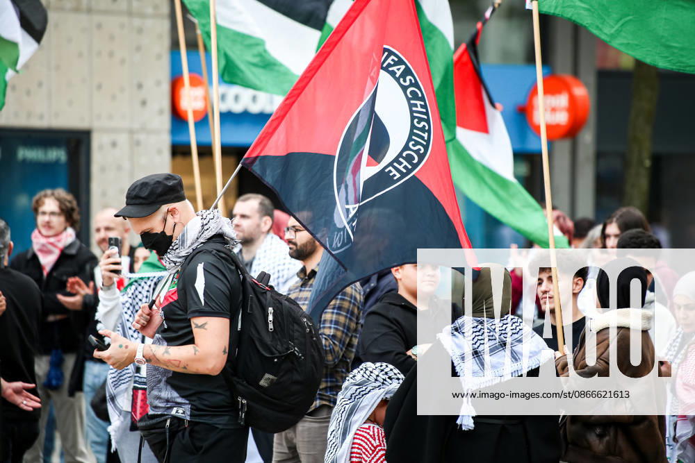 Hanover, Germany, Europe Participants in a pro-Palestinian demonstration gather at Hanover Central Station on September 11, 2026. The photo shows demonstrators carrying Palestinian flags, posters, and banners during the public rally.
