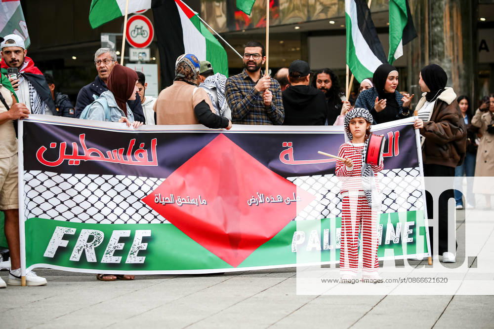 Hanover, Germany, Europe Participants in a pro-Palestinian demonstration gather at Hanover Central Station on September 11, 2026. The photo shows demonstrators carrying Palestinian flags, posters, and banners during the public rally.