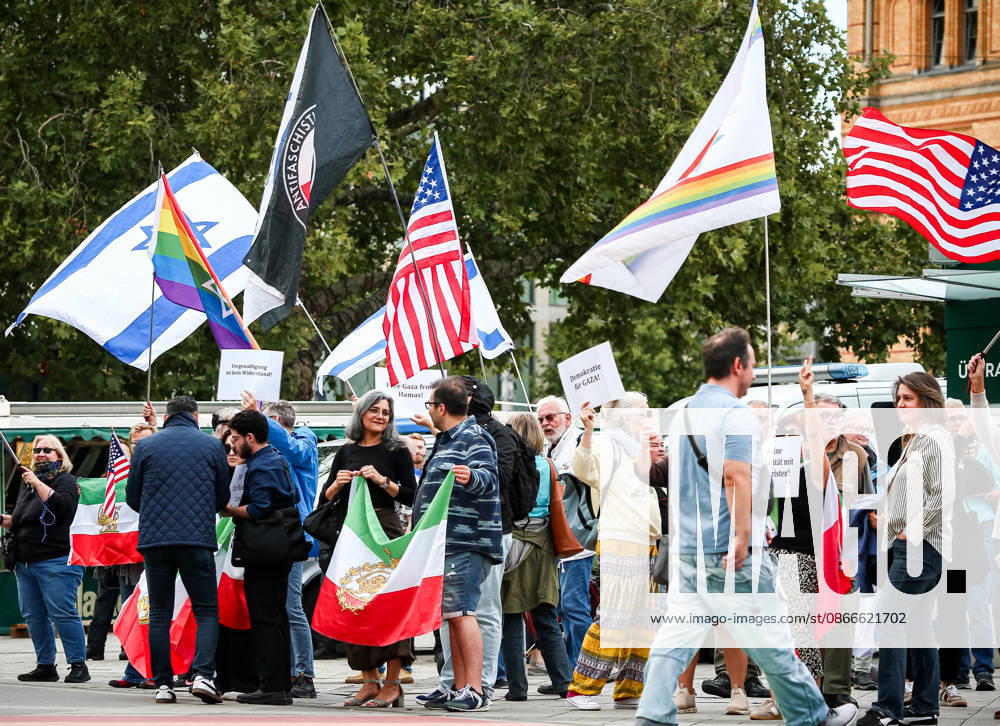 Hanover, Germany, Europe: Participants in a pro-Palestinian demonstration gather at Hanover Central Station on September 11, 2026. The photo shows demonstrators holding Palestinian flags, posters, and banners during the public rally.