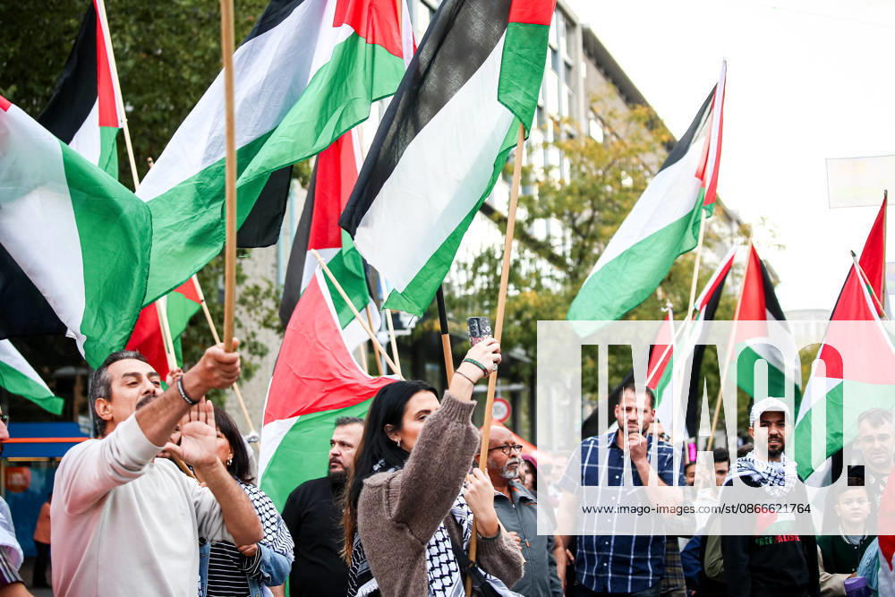 Hanover, Germany, Europe: Participants in a pro-Palestinian demonstration gather at Hanover Central Station on September 11, 2026. The photo shows demonstrators holding Palestinian flags, posters, and banners during the public rally.