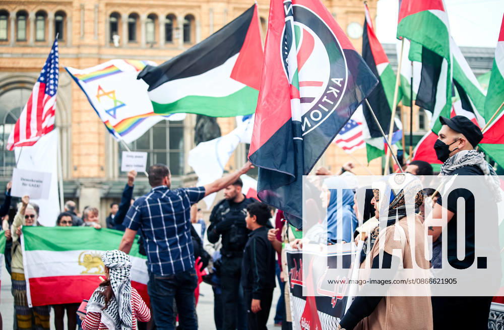 Hanover, Germany, Europe Participants in a pro-Palestinian demonstration gather on September 11, 2026, at Hanover Central Station. Demonstrators carrying Palestinian flags, posters, and banners can be seen during the public rally.