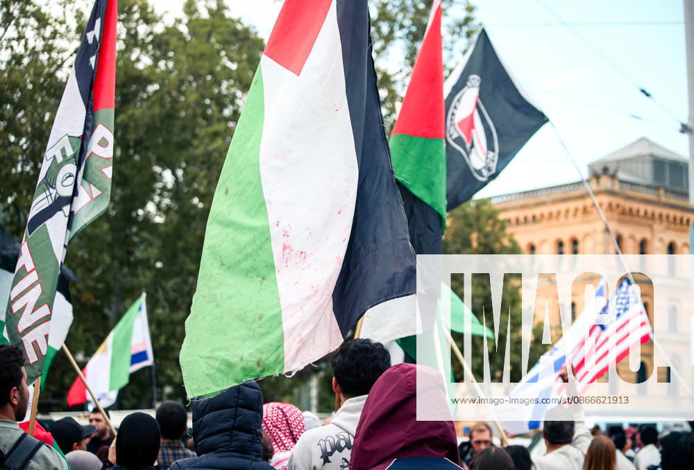 Hanover, Germany, Europe Participants in a pro-Palestinian demonstration gather on September 11, 2026, at Hanover Central Station. Demonstrators carrying Palestinian flags, posters, and banners can be seen during the public rally.