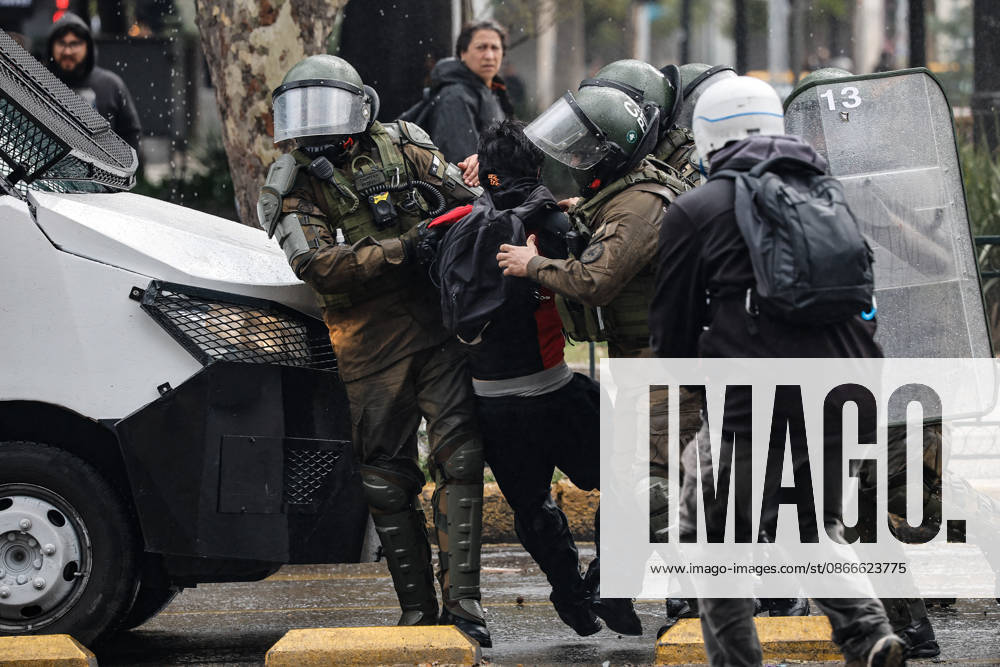 Santiago, September 11, 2026: Students marched to commemorate another September 11—marking the coup d’état—but were quickly dispersed by the Carabineros’ Public Order Unit. Diego Martin Aton, Chile, Aton 1189602 jpeg