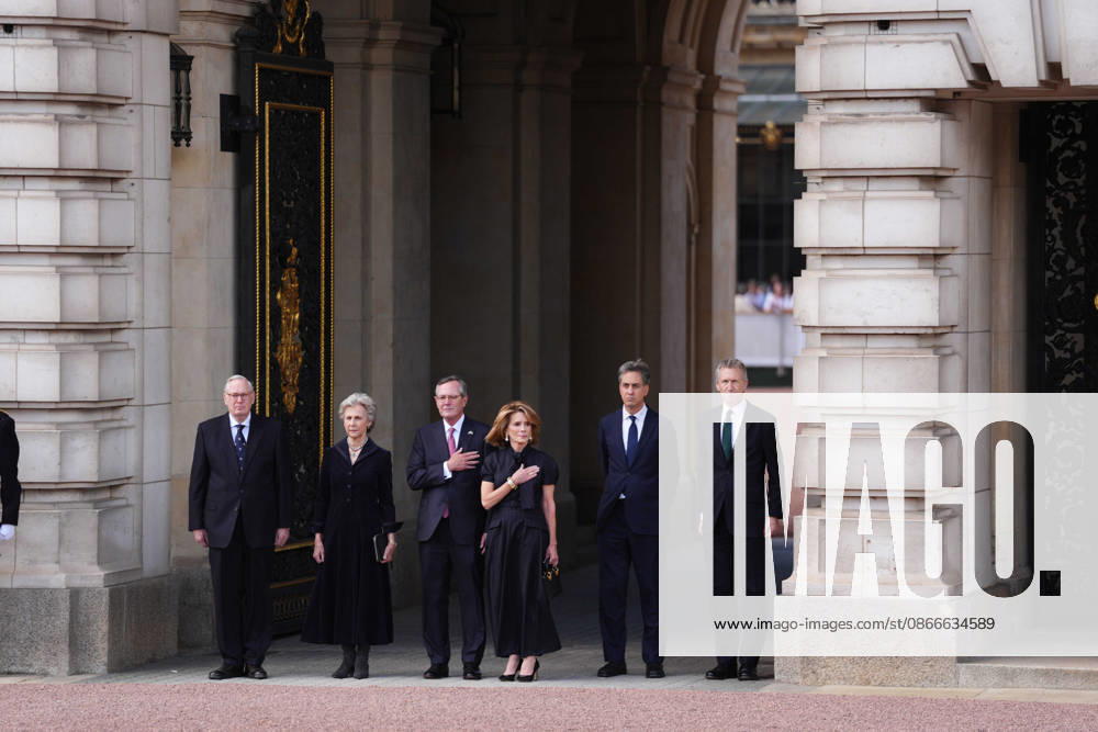 9 11 25th anniversary (left to right) The Duke and Duchess of Gloucester, taking the Royal Salute on behalf of the King, the US Ambassador Warren Stephens and his wife Harriet, Foreign Secretary Ed Miliband and Security Minister Dan Jarvis, on the forecourt of Buckingham Palace in London, during a commemorative Changing the Guard, in honour of the 25th anniversary of 9 11 terror attacks. Picture date: Friday September 11, 2026., Credit:Ben Whitley PA ROTA - B68 Avalon UK, London