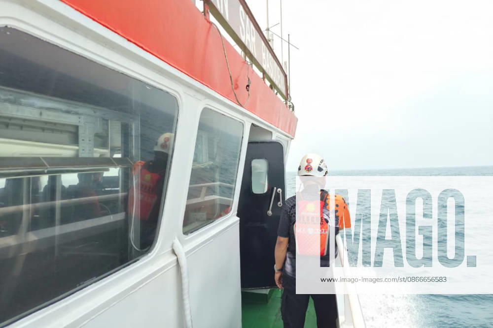 Search continues for 8 missing near Indonesia s Anak Krakatau volcano PANDEGLANG, INDONESIA - SEPTEMBER 12: (---- - MANDATORY CREDIT - INDONESIAN NATIONAL SEARCH AND RESCUE AGENCY (BASARNAS) HANDOUT - NO MARKETING NO ADVERTISING CAMPAIGNS - DISTRIBUTED AS A SERVICE TO CLIENTS----) Search and rescue teams are deployed for a fifth consecutive day to locate eight people, including five journalists, who went missing after traveling to the area to cover a volcanic eruption in Indonesia, on September 12, 2026. Although the intense eruptions at Anak Krakatau have subsided, volcanic activity continues on the island. An eruption on September 6 sent volcanic ash up to 6,000 meters (19,685 feet) over Java and as high as 15,000 me