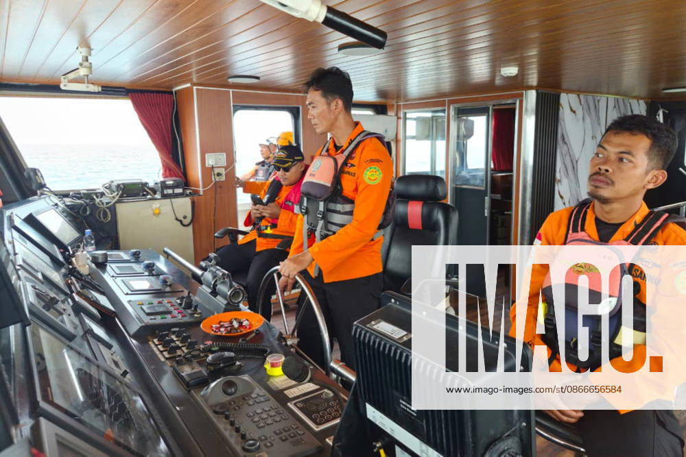 Search continues for 8 missing near Indonesia s Anak Krakatau volcano PANDEGLANG, INDONESIA - SEPTEMBER 12: (---- - MANDATORY CREDIT - INDONESIAN NATIONAL SEARCH AND RESCUE AGENCY (BASARNAS) HANDOUT - NO MARKETING NO ADVERTISING CAMPAIGNS - DISTRIBUTED AS A SERVICE TO CLIENTS----) Search and rescue teams are deployed for a fifth consecutive day to locate eight people, including five journalists, who went missing after traveling to the area to cover a volcanic eruption in Indonesia, on September 12, 2026. Although the intense eruptions at Anak Krakatau have subsided, volcanic activity continues on the island. An eruption on September 6 sent volcanic ash up to 6,000 meters (19,685 feet) over Java and as high as 15,000 me