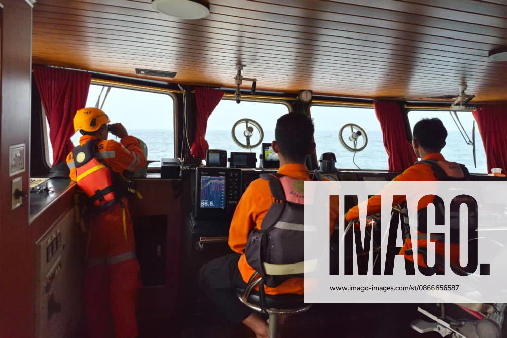 Search continues for 8 missing near Indonesia s Anak Krakatau volcano PANDEGLANG, INDONESIA - SEPTEMBER 12: (---- - MANDATORY CREDIT - INDONESIAN NATIONAL SEARCH AND RESCUE AGENCY (BASARNAS) HANDOUT - NO MARKETING NO ADVERTISING CAMPAIGNS - DISTRIBUTED AS A SERVICE TO CLIENTS----) Search and rescue teams are deployed for a fifth consecutive day to locate eight people, including five journalists, who went missing after traveling to the area to cover a volcanic eruption in Indonesia, on September 12, 2026. Although the intense eruptions at Anak Krakatau have subsided, volcanic activity continues on the island. An eruption on September 6 sent volcanic ash up to 6,000 meters (19,685 feet) over Java and as high as 15,000 me