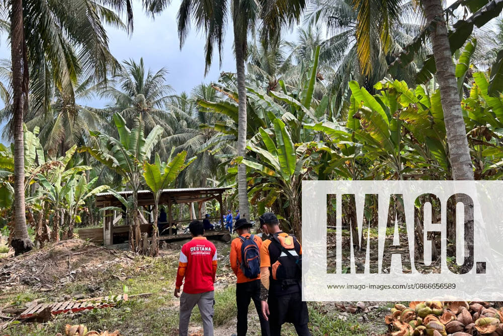 Search continues for 8 missing near Indonesia s Anak Krakatau volcano PANDEGLANG, INDONESIA - SEPTEMBER 12: (---- - MANDATORY CREDIT - INDONESIAN NATIONAL SEARCH AND RESCUE AGENCY (BASARNAS) HANDOUT - NO MARKETING NO ADVERTISING CAMPAIGNS - DISTRIBUTED AS A SERVICE TO CLIENTS----) Search and rescue teams are deployed for a fifth consecutive day to locate eight people, including five journalists, who went missing after traveling to the area to cover a volcanic eruption in Indonesia, on September 12, 2026. Although the intense eruptions at Anak Krakatau have subsided, volcanic activity continues on the island. An eruption on September 6 sent volcanic ash up to 6,000 meters (19,685 feet) over Java and as high as 15,000 me