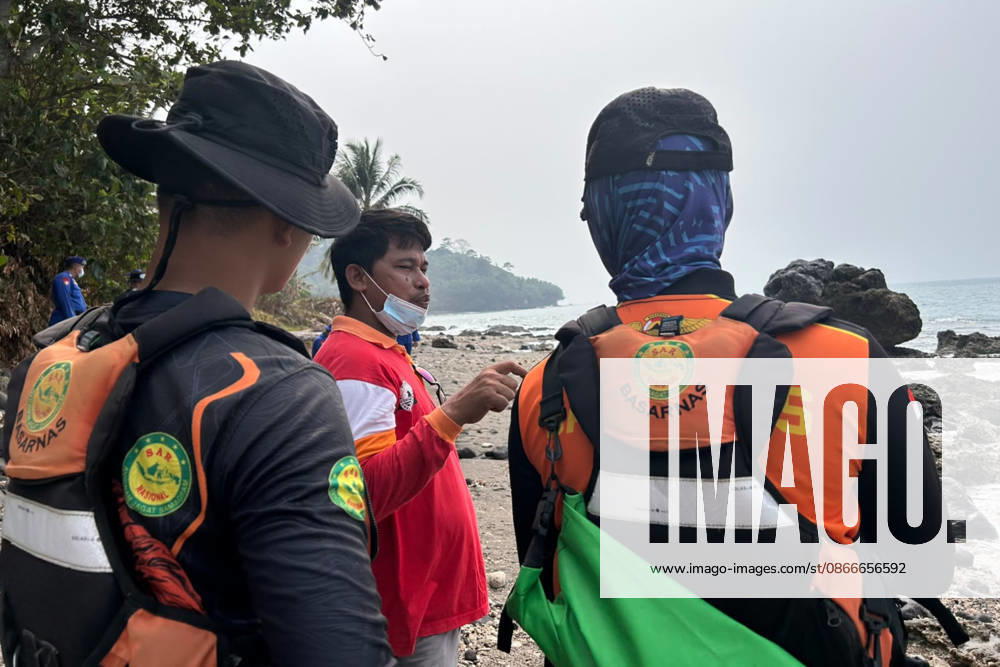 Search continues for 8 missing near Indonesia s Anak Krakatau volcano PANDEGLANG, INDONESIA - SEPTEMBER 12: (---- - MANDATORY CREDIT - INDONESIAN NATIONAL SEARCH AND RESCUE AGENCY (BASARNAS) HANDOUT - NO MARKETING NO ADVERTISING CAMPAIGNS - DISTRIBUTED AS A SERVICE TO CLIENTS----) Search and rescue teams are deployed for a fifth consecutive day to locate eight people, including five journalists, who went missing after traveling to the area to cover a volcanic eruption in Indonesia, on September 12, 2026. Although the intense eruptions at Anak Krakatau have subsided, volcanic activity continues on the island. An eruption on September 6 sent volcanic ash up to 6,000 meters (19,685 feet) over Java and as high as 15,000 me