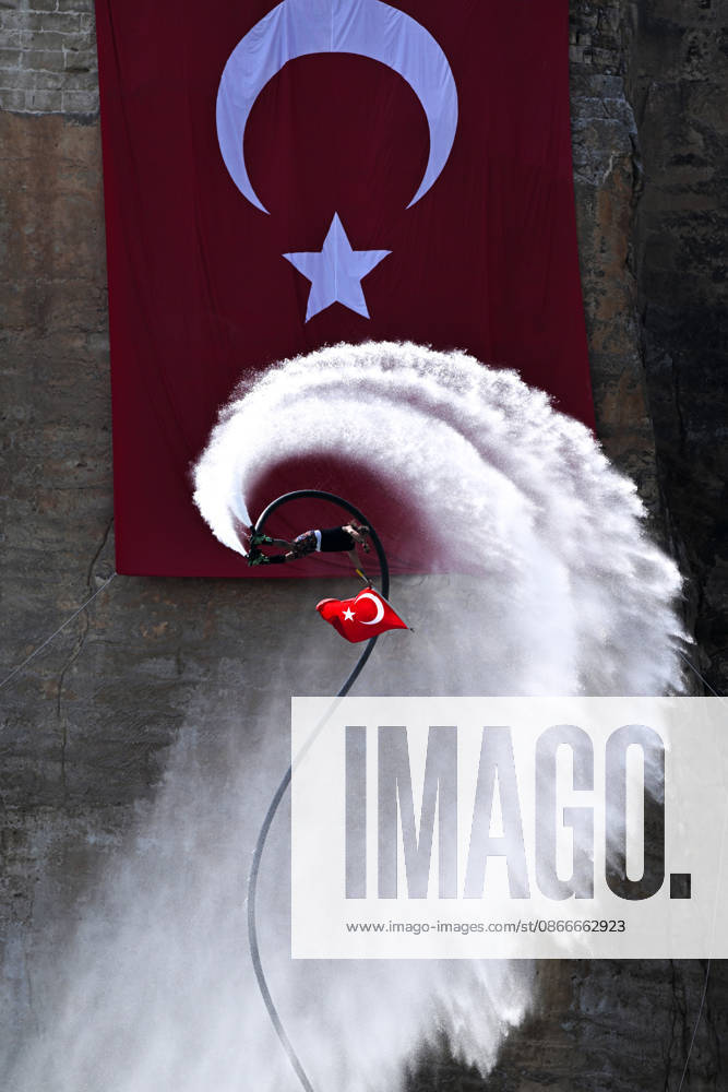 Flyboard show at Rumkale Water Sports Festival in Turkiye GAZIANTEP, TURKIYE - SEPTEMBER 12: A flyboard performance takes place during the 7th Rumkale Water Sports Festival, organized by Gaziantep Metropolitan Municipality, in Gaziantep, Turkiye, on September 12, 2026. The Turkiye Dragon Boat Championship also begins as part of the festival. Adsiz Gunebakan Anadolu Gaziantep Turkey. Editorial use only. Please get in touch for any other usage.