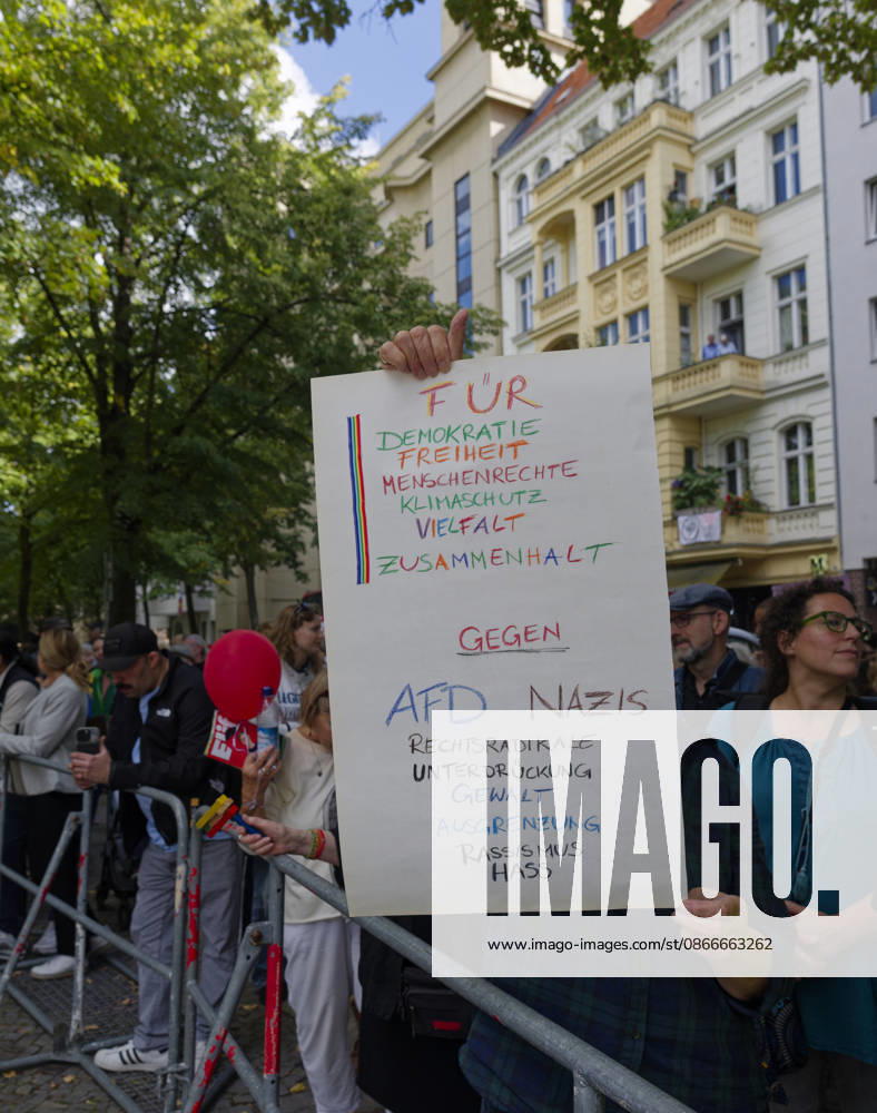 Neighborhood Protests Against AfD Campaign Rally September 12, 2026, Germany, Berlin: Residents of the neighborhood around Klausenerplatz in Berlin s Charlottenburg district are protesting against an AfD campaign rally.