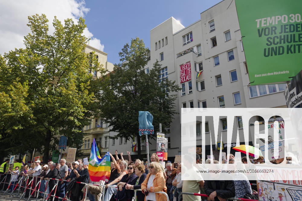 Neighborhood Protests Against AfD Campaign Rally September 12, 2026, Germany, Berlin Residents of the neighborhood around Klausenerplatz in Berlin s Charlottenburg district are protesting against an AfD campaign rally
