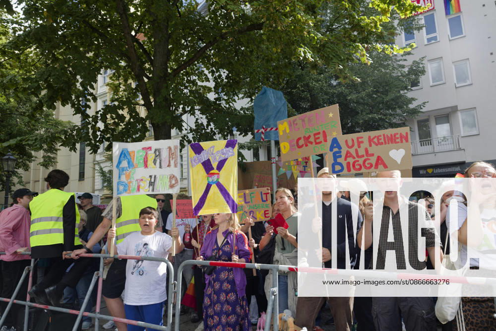 Neighborhood Protests Against AfD Campaign Rally September 12, 2026, Germany, Berlin Residents of the neighborhood around Klausenerplatz in Berlin s Charlottenburg district are protesting against an AfD campaign rally