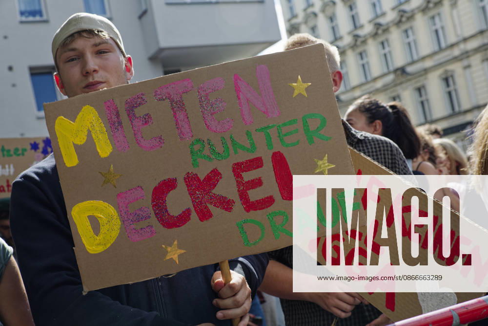 Neighborhood Protests Against AfD Campaign Rally September 12, 2026, Germany, Berlin Residents of the neighborhood around Klausenerplatz in Berlin s Charlottenburg district are protesting an AfD campaign rally