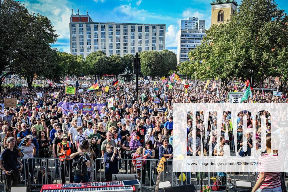 Demonstration for Social Cohesion in Berlin ** ** ** People gather for the closing rally of a demonstration for social cohesion at the Red City Hall in front of the TV Tower. Under the slogan Time for a Change, seven protest marches wound thei