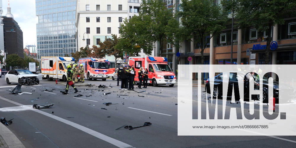 Berlin, Germany A serious accident resulting in three injuries occurred on Saturday afternoon when a police unmarked vehicle collided with a passenger car at the intersection of Axel-Springer-Strasse and Schuetzenstrasse. The police are investigating.