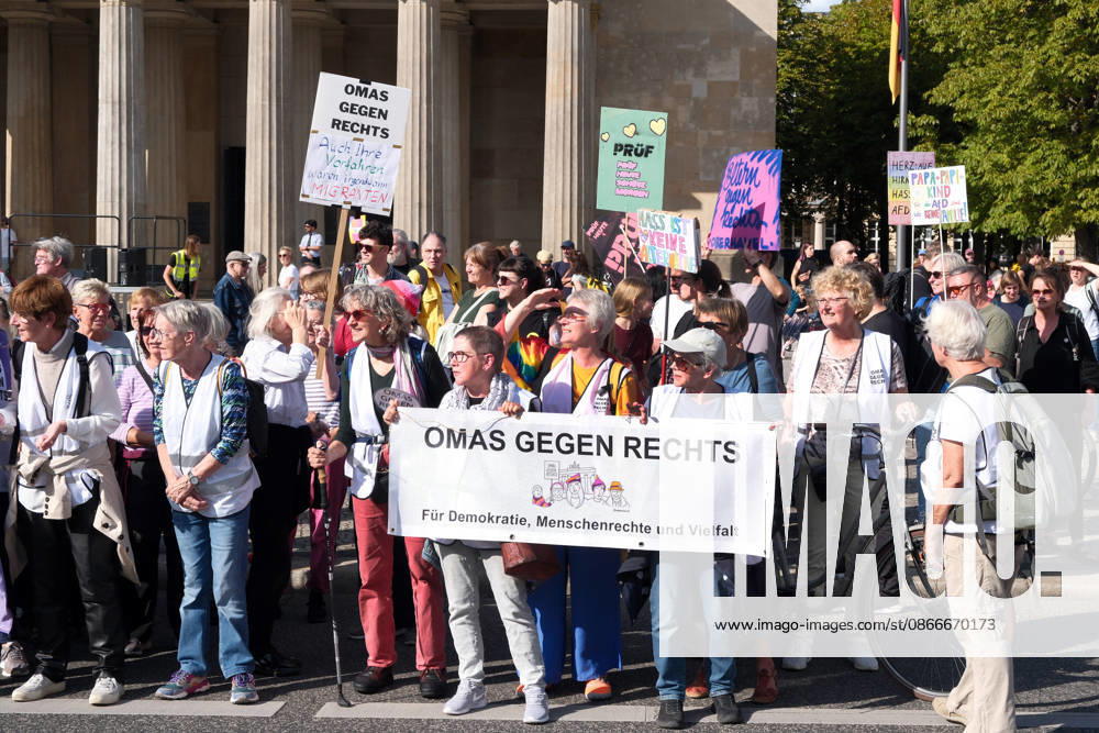 Berlin, Germany. Under the slogan It’s Time for Change and alongside other organizations, thousands of people marched through Berlin today to demonstrate in support of democracy in front of the Red City Hall.