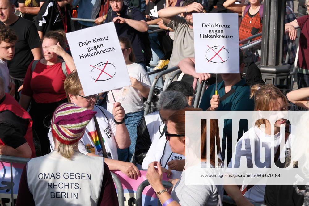 Berlin, Germany. Under the slogan It’s Time for Change and alongside other organizations, thousands of people marched through Berlin today to demonstrate in support of democracy in front of the Red City Hall.