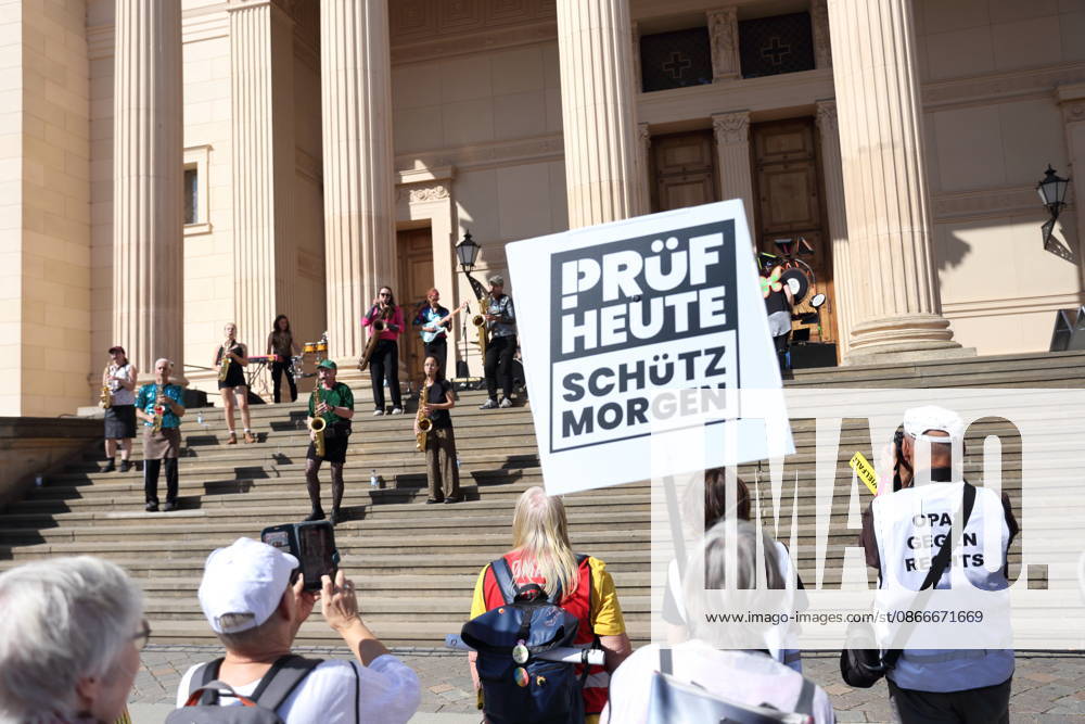 The band Kama Orchestra performs during a demonstration calling for the Federal Constitutional Court to review far-right parties, Alter Markt, Potsdam, September 12, 2026. Protest demonstration in Potsdam