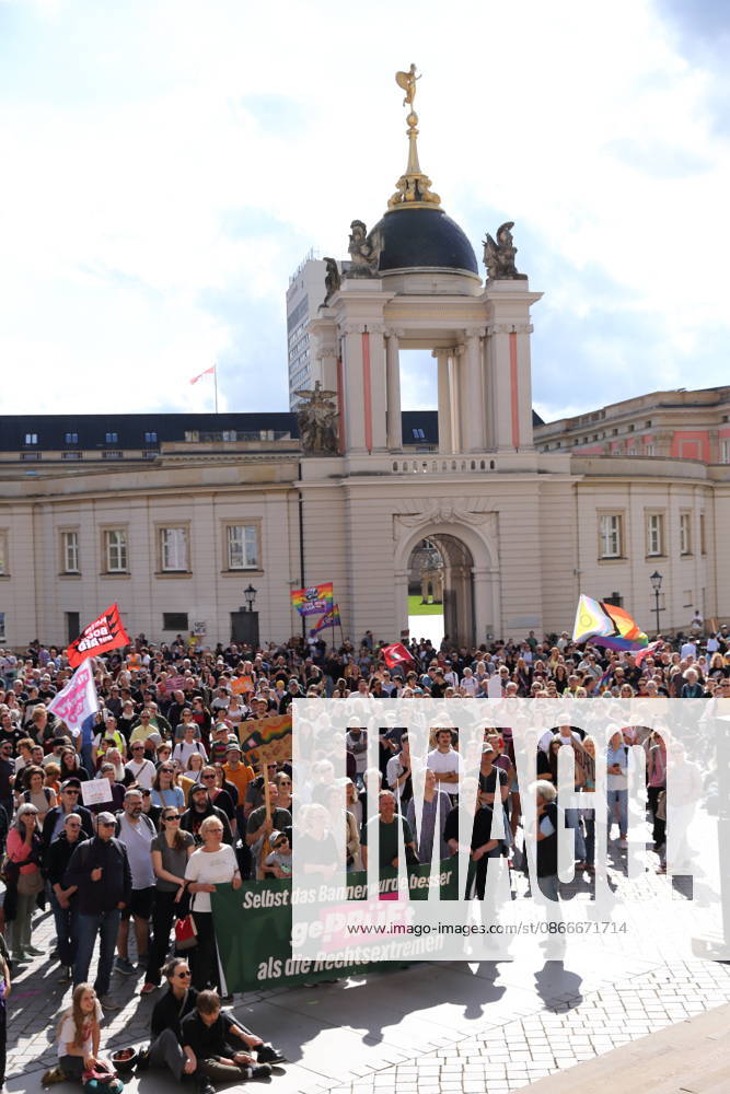 Protesters at the state parliament building during a demonstration calling for the Federal Constitutional Court to review far-right parties, Alter Markt, Potsdam, September 12, 2026 Protest in Potsdam
