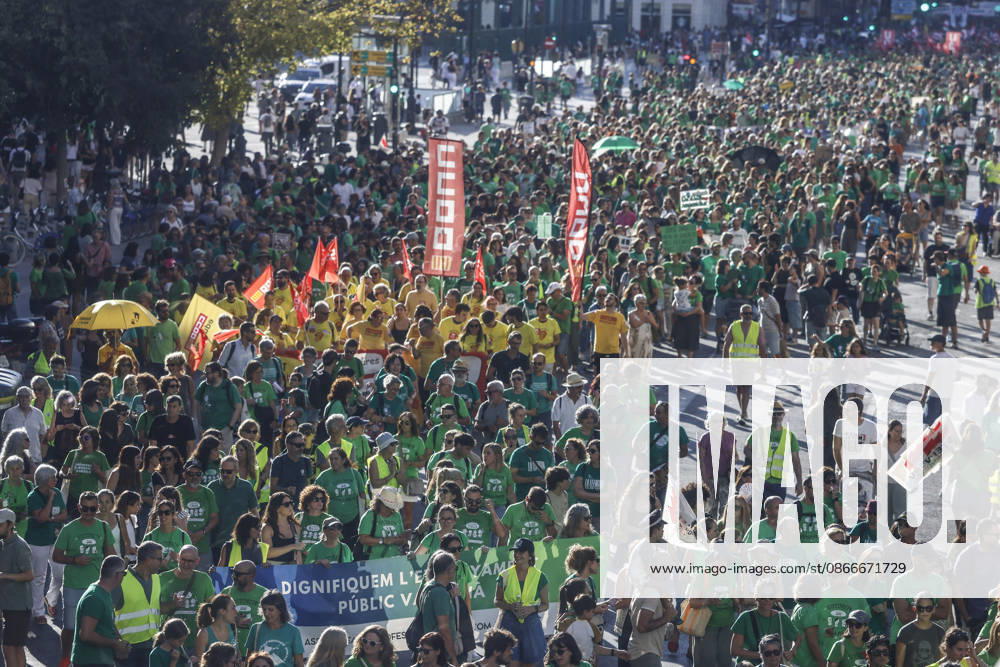 Protest in Valencia for the Dignity of Public Schools: Hundreds of people participate in a protest for the dignity of public schools on September 12, 2026, in Valencia, Valencian Community, Spain. The protest, organized by the Plataforma per l’Ensenyament Públic, revives demands that remained unresolved following last school year’s teachers’ strike: lower class sizes, improved salaries and working conditions for teachers, more resources and staff to support students, greater investment in public education, and the repeal of the so-called Educational Freedom Law, which the organizers consider detrimental to education in Valencian. SEPTEMBER 12, 2026 EDUCATION PUBLIC SCHOOLS PROTEST VALENCIA VALENCIAN COMMUNITY VALENCIA VALENCIAN COMMUNITY