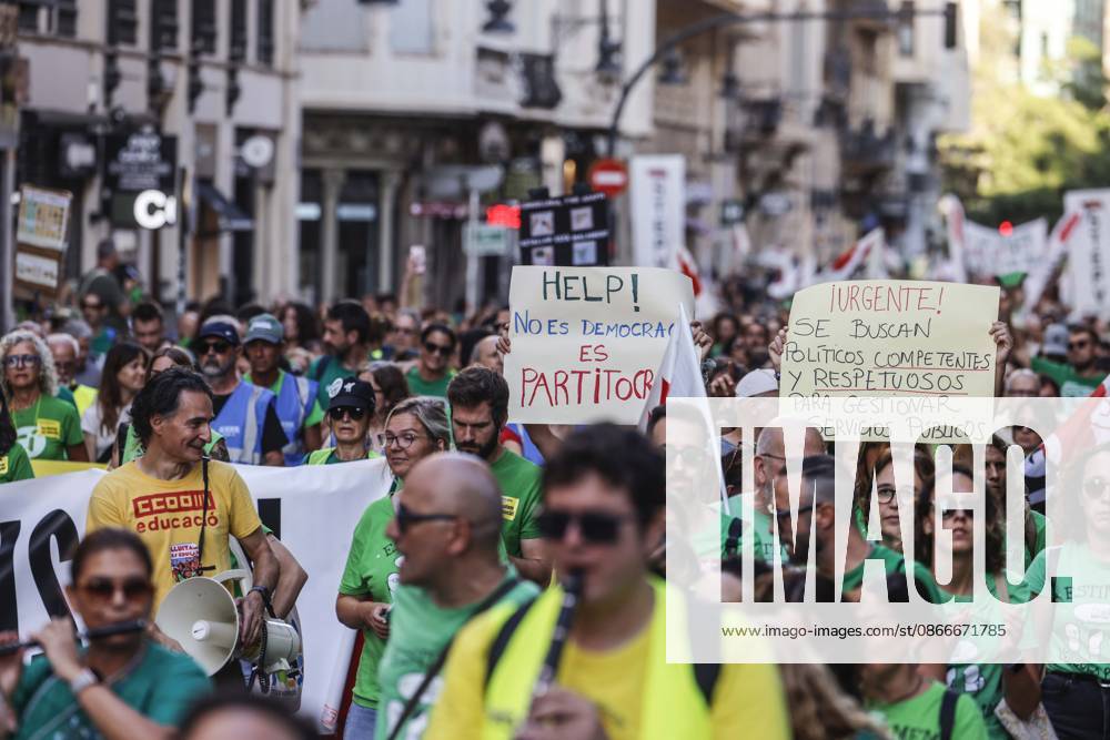 Protest in Valencia for the Dignity of Public Schools: Dozens of people participate in a protest for the dignity of public schools on September 12, 2026, in Valencia, Valencian Community, Spain. The protest, organized by the Plataforma per l’Ensenyament Públic, revisits demands that remained unresolved after last school year’s teachers’ strike: lower class sizes, improved salaries and working conditions for teachers, more resources and staff to support students, greater investment in public education, and the repeal of the so-called educational freedom law, which the organizers consider detrimental to education in Valencian SEPTEMBER 12, 2026 EDUCATION PUBLIC SCHOOLS PROTEST VALENCIA VALENCIAN COMMUNITY VALENCIA VALENCIAN COMMUNITY SPAIN