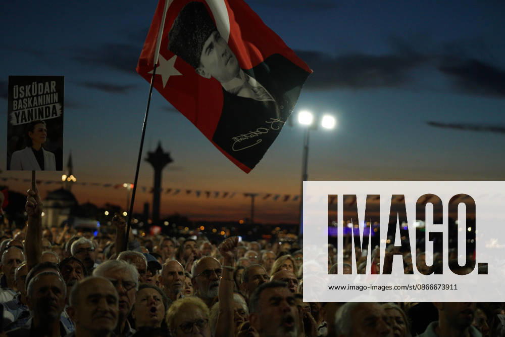 Supporters of Turkey s main opposition party, the New Party, gathered rally to protest the annulment and re-run of the election for the Deputy Mayor of Uskudar, which took place following the arrest of Uskudar Mayor Sinem Dedetas in Istanbul, Turkey on September 12, 2026. Uskudar Turkey - ZUMAu194 20260912_zip_u194_006