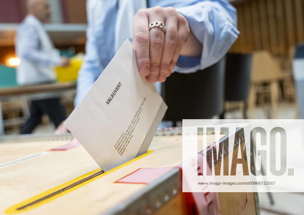 MALMÖ, September 13, 2026: A ballot envelope containing a yellow ballot for the parliamentary election is placed in the ballot box as voting begins at the polling place at Radhuset in Malmö on Election Day, September 13, 2026. MALMÖ, SWEDEN