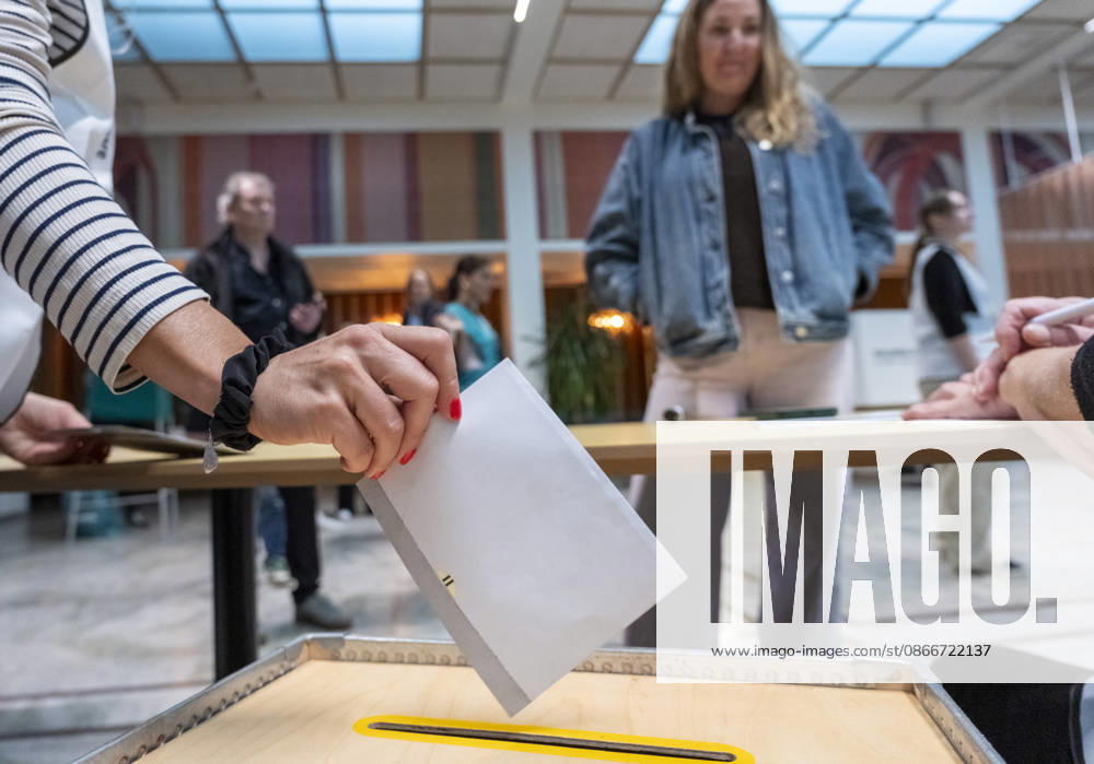 Ballot envelopes containing the first votes are placed in the ballot box as voting begins at the polling place at Radhuset in Malmö on Election Day, September 13, 2026 MALMÖ, SWEDEN
