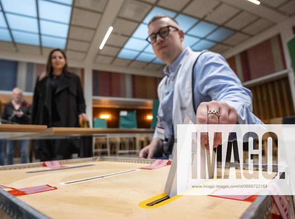 MALMÖ, September 13, 2026: Ballot envelopes containing the first votes are placed in the ballot box as voting begins at the polling place at City Hall in Malmö on Election Day, September 13, 2026. MALMÖ, SWEDEN