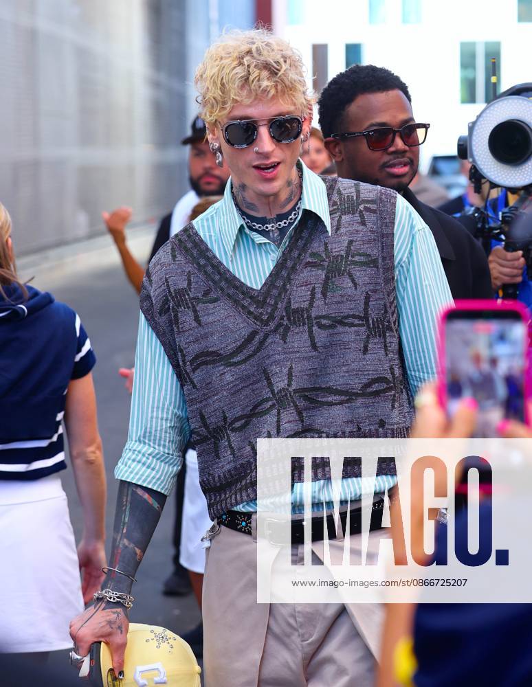 US Open - Machine Gun Kelly Arrival - New York Machine Gun Kelly arrives at the US Open Women s Final in New York on September 12, 2026. Photo by Charles Guerin ABACAPRESS.COM New York NY United States