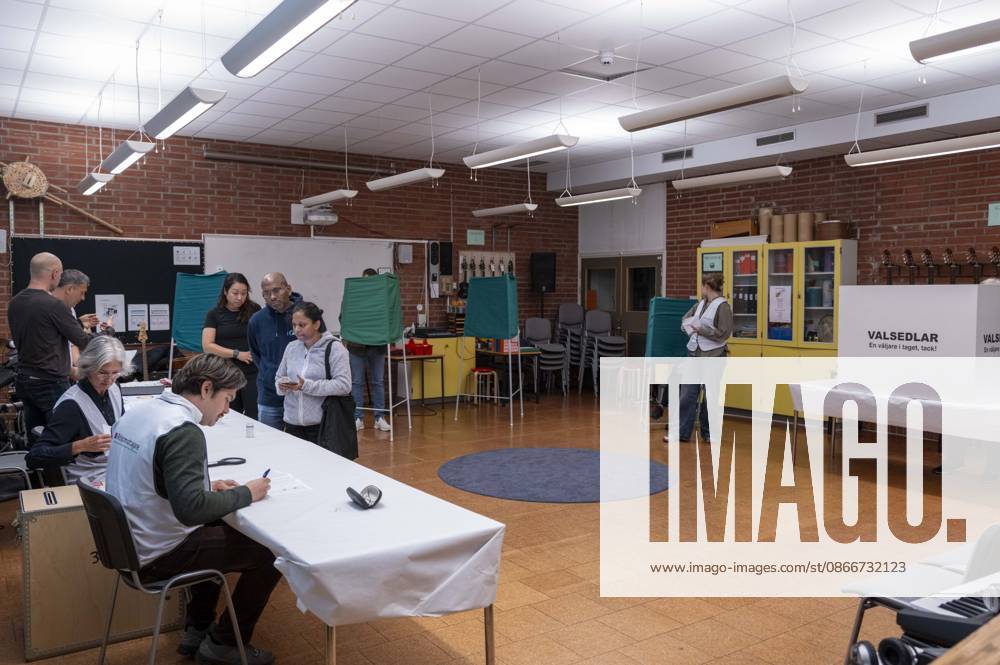 STOCKHOLM, SWEDEN - SEPTEMBER 13, 2026: Voters take part in SwedenÃ¢â‚¬â ¢s general election in the Stockholm region on Sunday. More than eight million people are eligible to vote in the election to the Swedish Parliament, while regional and municipal elections are also being held across the country. Polling stations are open until 8 p.m., with preliminary results expected during the evening. Sweden - ZUMAa136 20260913_zap_a136_002
