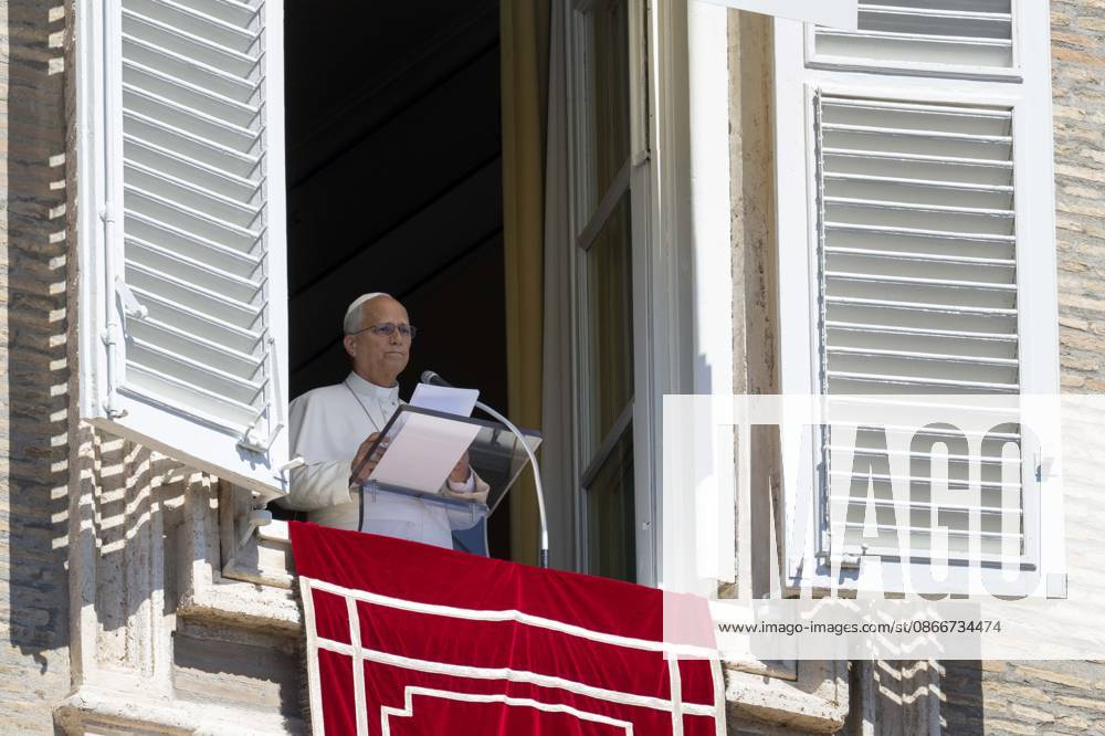 ANGELUS Italy, Rome, Vatican, 2026 9 13 Pope Leo XIV addresses the crowd from the window of the apostolic palace overlooking St Peter s Square during his Sunday Angelus prayer at the Vatican - NO BOOKS